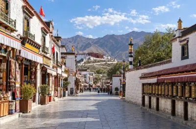 Lhasa Architektur Tour: Urbane Transformation per Podcast erleben