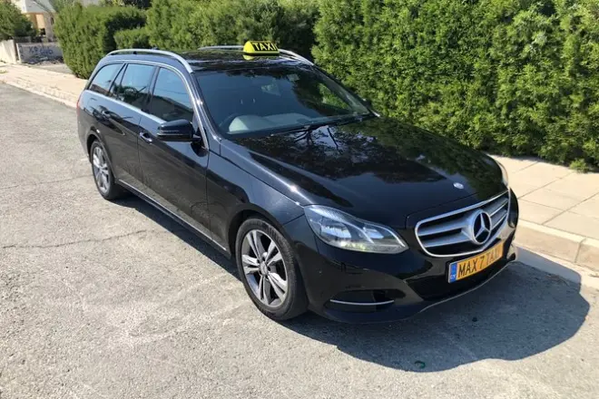 Larnaca Airport to Paralimni Transfer: Private 4-Seat Taxi