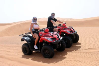 Découvrez les dunes rouges de dubaï avec du dune bashing, une balade à dos de chameau, des spectacles live et un dîner barbecue. prise en charge en 4x4 et activités adaptées aux familles incluse