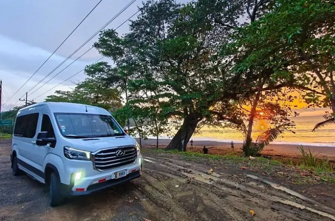 SJO Airport to La Fortuna Private Transfer with WiFi