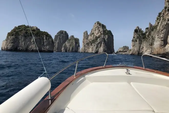 Capri passeio de barco privado: Gruta Azul e Faraglioni