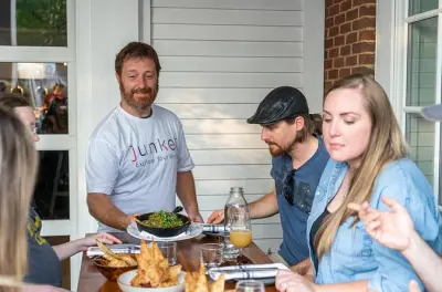 Tour gastronomico a Venice Beach: Cibo da surfer e case sui canali