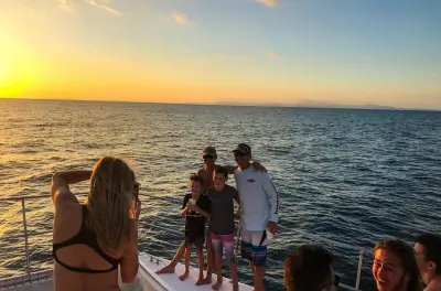 Snorkel en Jaco: Catamarán al atardecer a Playa Fantasia