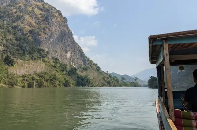 De Nong Khiaw a Luang Prabang com almoço e visita às cavernas