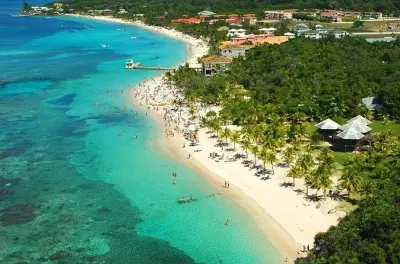 Snorkeling a Roatan: Parco dei bradipi e pausa in spiaggia