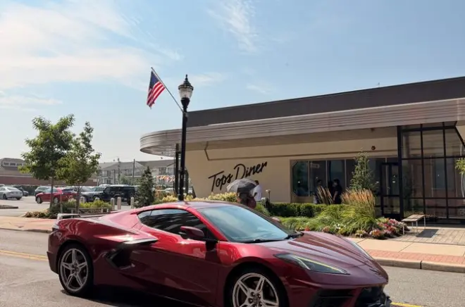 Sesión privada con Corvette C8 en Jersey City, superdeportivo único