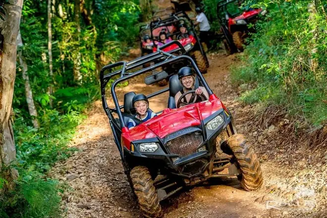 ATV-Fahrt in Kingston: Schlamm-Buggys und Schwimmen im Blue Hole