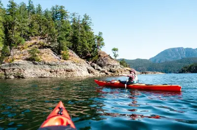 Kayak y avistamiento de ballenas en las islas Discovery desde Campbell River