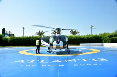 Réservez une visite en hélicoptère à dubaï pour admirer burj khalifa, palm jumeirah et burj al arab vus du ciel. découvrez la skyline de dubaï depuis les airs. réservez votre place en ligne d�
