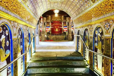 Entdecken sie kandys heiligtum des zahns, schlendern sie durch die peradeniya-gärten und entspannen sie am gregory lake. 4-sterne-hotels, privates auto und flexibler reiseplan inklusive.