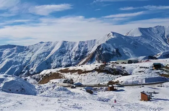 Gudauri ab Tiflis: Skigebiet, Festung & Bergblick