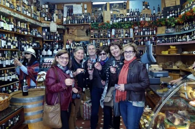Explora la gastronomía de porto en un tour privado: mercado do bolhão, tascas tradicionales, vinos del duero y dulces típicos. conoce gente local y prueba auténticos sabores portugueses.
