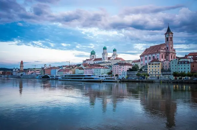 Private Transfer Munich to Passau: English-Speaking Driver