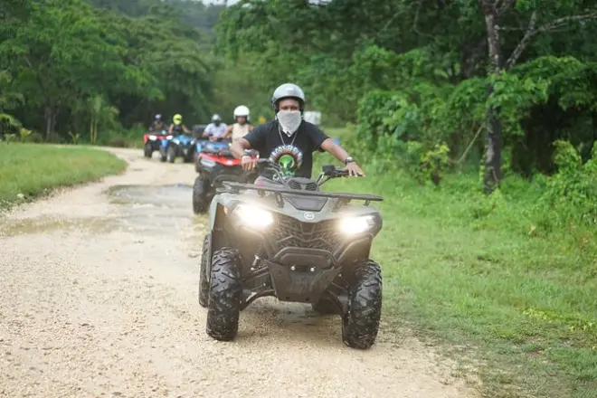 ATV-Fahren im Black River: Offroad-Strecken & Kletterwand