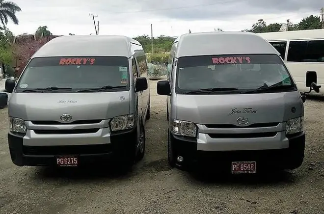 Traslado privado del aeropuerto de Montego Bay a Negril con bebidas