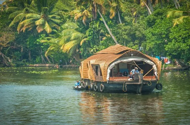 Croisière en houseboat avec nuit à Alleppey : Lac Vembanad