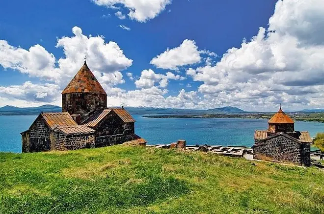 Zipline em Tsakhkadzor e Lago Sevan: Tour com traslado privado