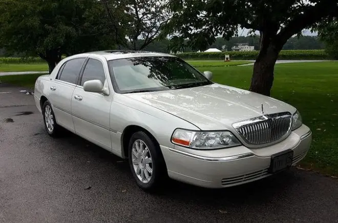 Flughafentransfer Hamilton nach Niagara Falls: Privater SUV