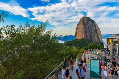 Río de janeiro, pan de azúcar, teleférico sin filas, vistas increíbles y guía local. disfruta un tour rápido y exclusivo con acceso prioritario.