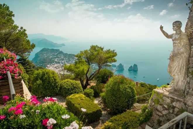 Capri tour em grupo pequeno: Gruta Azul e La Piazzetta