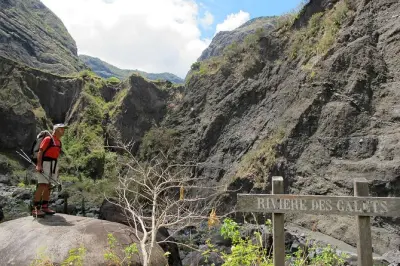 Mafate Wanderung: Flussdurchquerungen und vulkanische Geologie