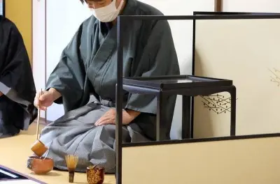 Teezeremonie-Kurs in Marugamemachi: Matcha lernen und zubereiten