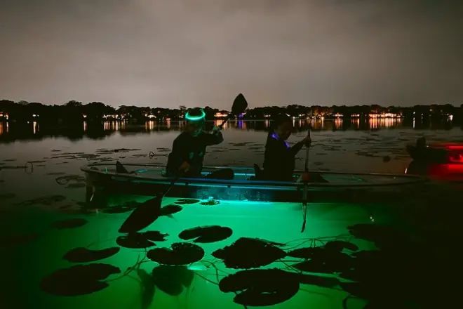 Kayak a Winter Park: Kayak trasparenti che si illuminano al buio