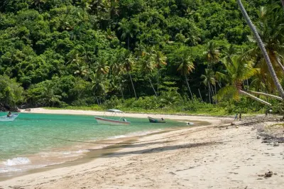 Ermitaño Beach boat tour: Secluded island access