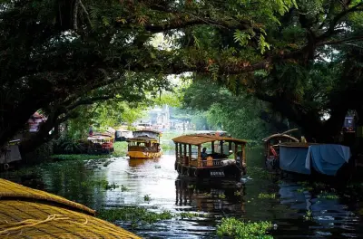 Alleppey Backwaters houseboat cruise from Cochin: 10 hours