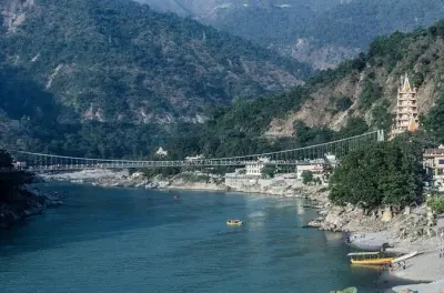 Traslado privado de Rishikesh ao aeroporto de Dehradun: Sedan ou SUV