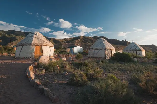 Issyk-Kul: 2 giorni a cavallo con canyon e notte in yurt