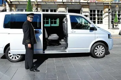 Trasferimento privato aeroporto Ponta Delgada: Auto, 15 minuti