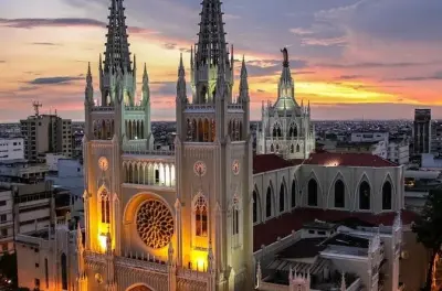 Guayaquil Nacht-Tour mit Getränken im FrutaBar