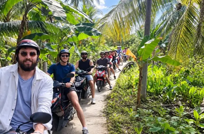 Ben Tre tour in moto e sampan: Canali nascosti