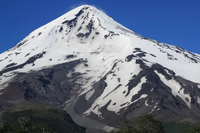 Ascenso guiado de 2 días al volcán Lanín desde Pucón