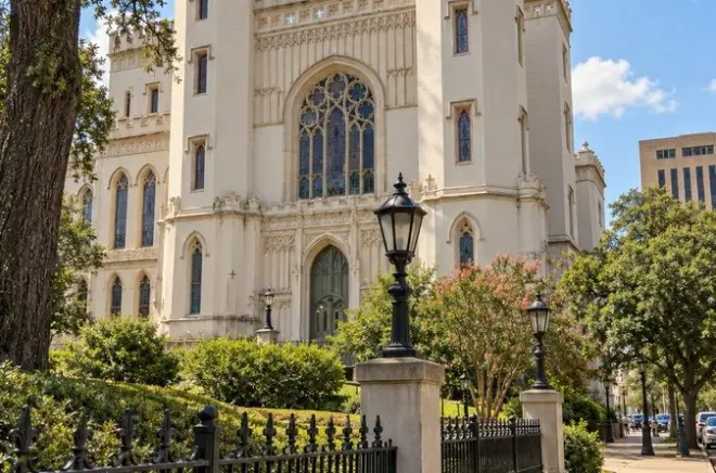 Huey Long podcast tour Baton Rouge: 8 stops downtown