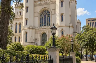Huey Long podcast tour Baton Rouge: 8 stops downtown