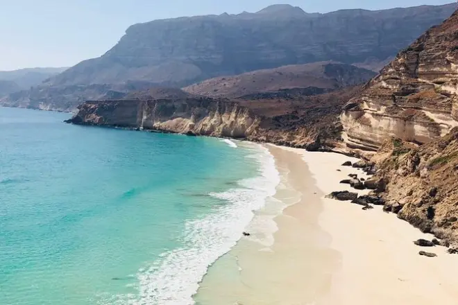 Fazayah Beach Salalah: Tour costiero con soffioni e grotta