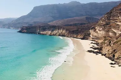 Fazayah Beach Salalah: Tour costiero con soffioni e grotta