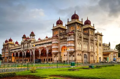Mysore city tour: Palace, markets & temples with guide