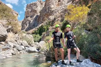 Trekking por el río Kourtaliotiko en Creta con baño en cascadas