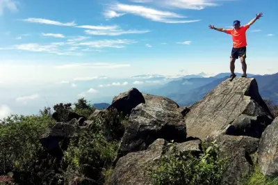 Randonnée au pico de Loro à Cali : Forêt de nuages jusqu’au sommet
