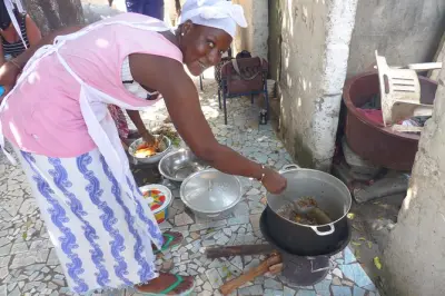 Aprende a cocinar platos locales en clase de cocina en Banjul