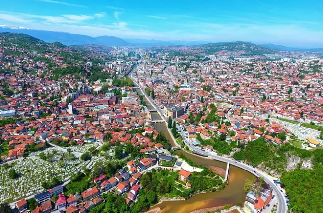 De Sarajevo à Mostar : 5 villes, cascades et vieux pont inclus