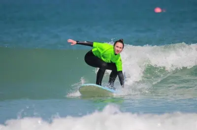 Clases de surf todo el día en Newquay: Mañana en el agua