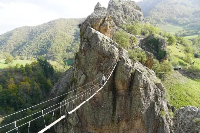 Via Ferrata Socastillo em Cantábria com ponte suspensa
