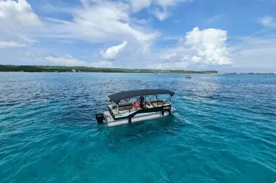 Private Pontoon Tour: San Andres Bay with Swimming & Mangroves