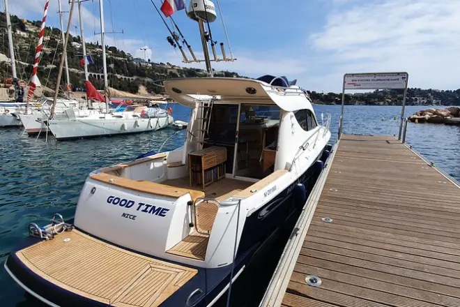 Giro in barca privata da Saint-Jean-Cap-Ferrat con soste per nuotare