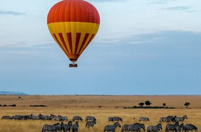 Safari de balão no Maasai Mara com café da manhã e champanhe