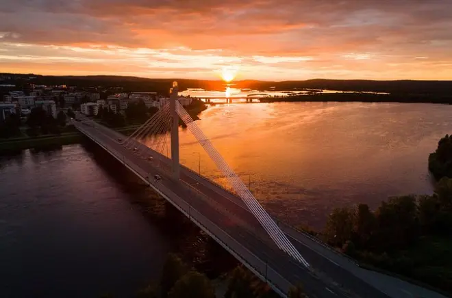 Sole di mezzanotte a Rovaniemi con foresta lapponica e BBQ